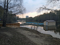 Второй бассейн (ближе к МЧС) пока на месте
